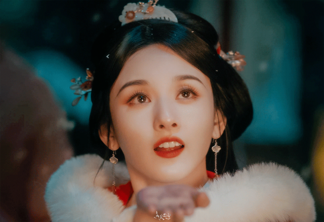 我因为这几张图，去看了原著小说[泪奔]两天看完，他们两的颜和服装妆造包括神情，真