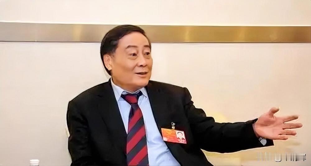 是人都有七情六欲，每一个刻意注重打造完美人设的企业家，都存在塌房的危险，而这样的