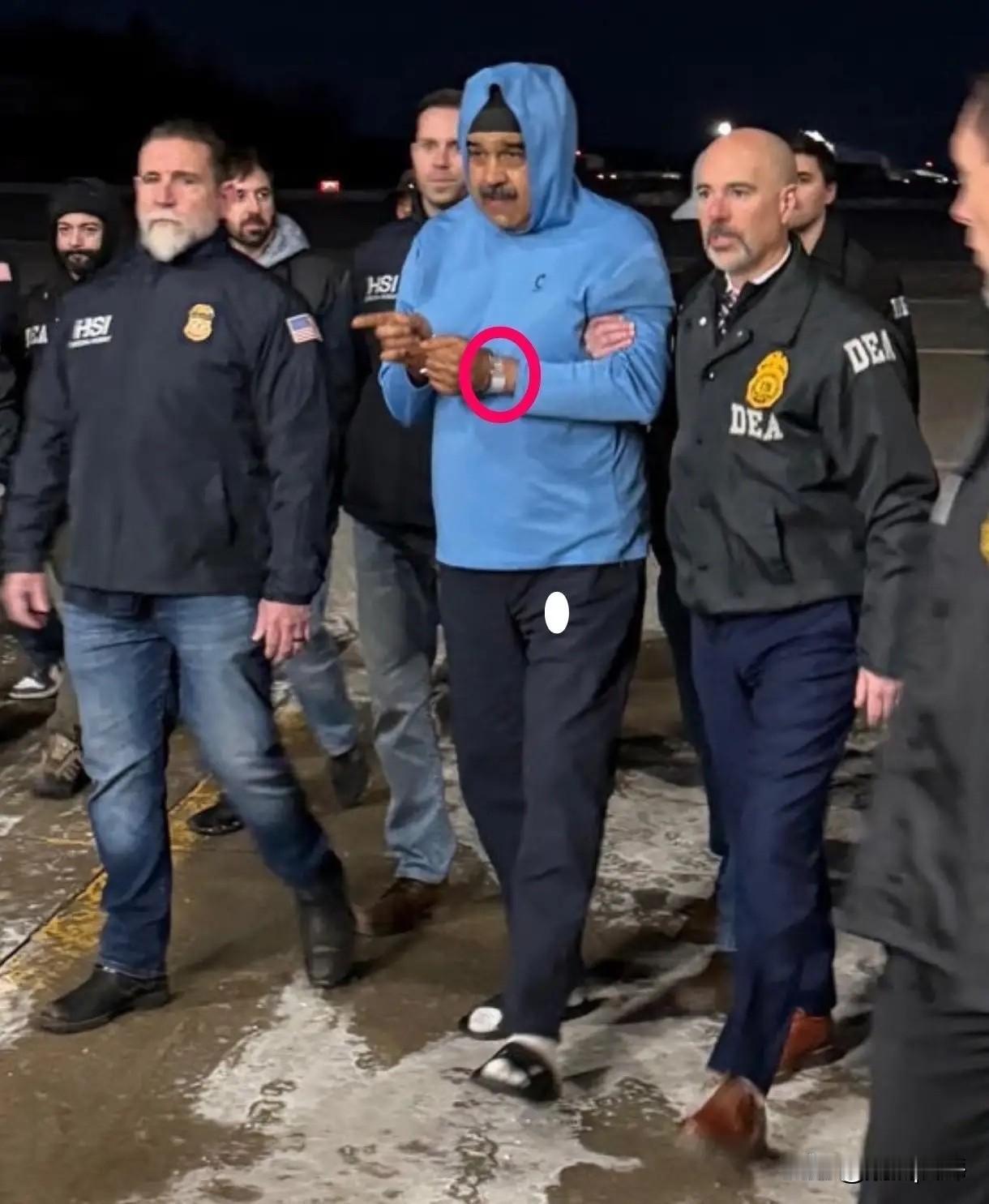 西安事变中，对于老蒋是杀是留，宋美龄和何应钦两派斗争激烈，最终把老蒋留下了并促成