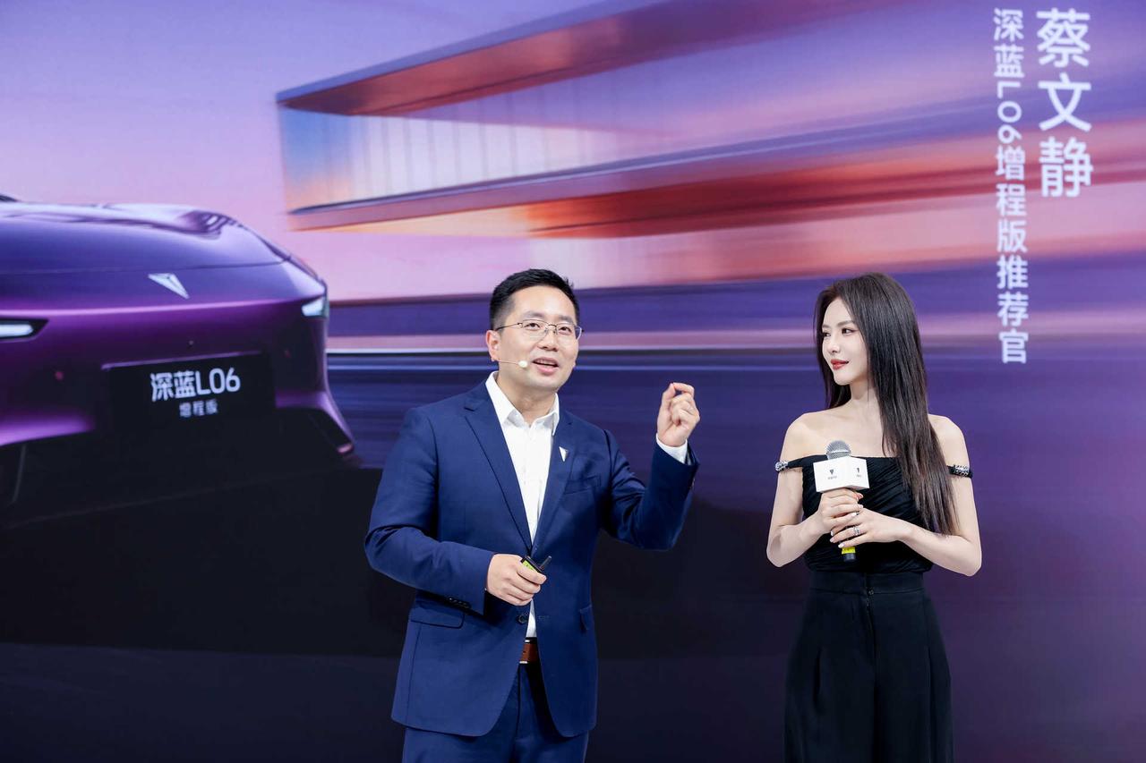 在2026年北京国际汽车展览会盛大开幕之际，深蓝汽车携全新力作惊艳亮相。作为本届