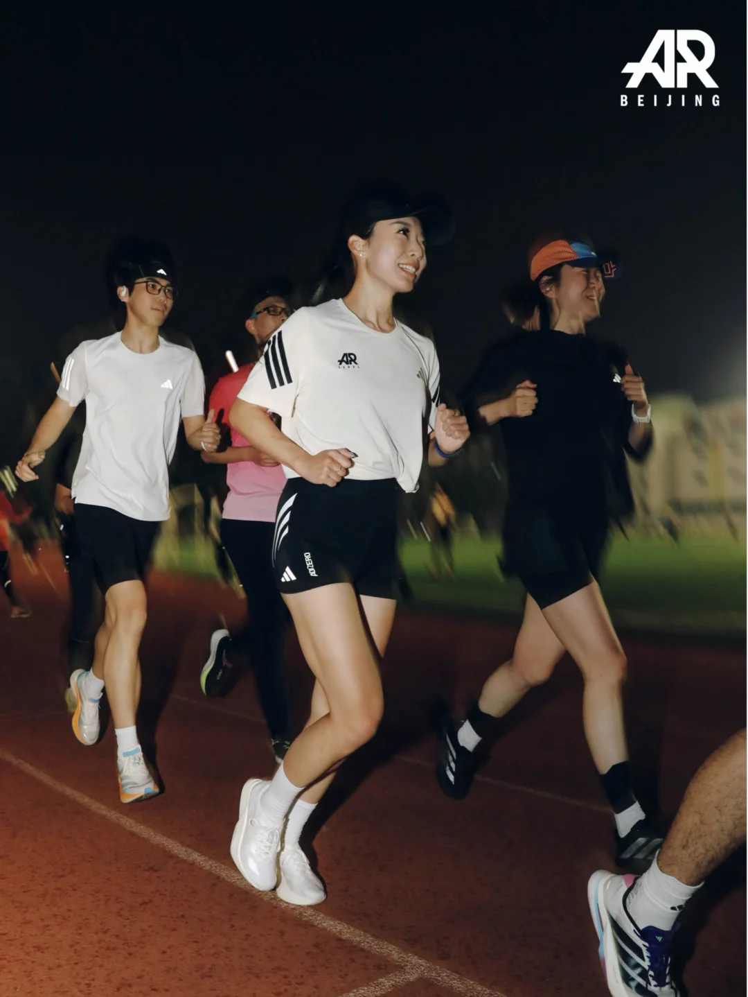 马路很自由，但操场很纯粹