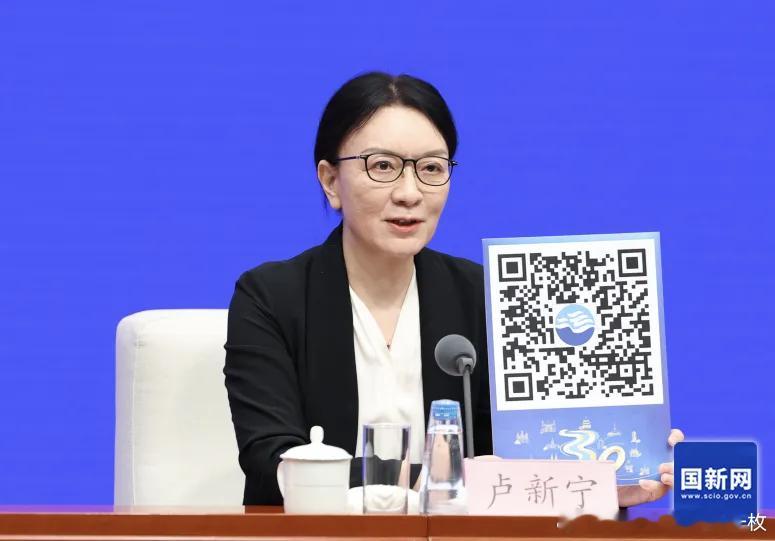 卢新宁：我带来了一个二维码。 ​​​