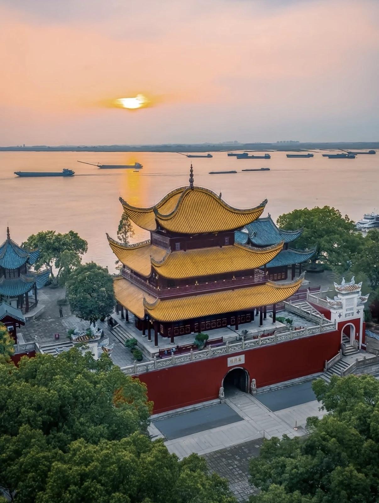 【凡办大事，以识为主，以才为辅】
        “凡办大事，以识为主，以才为辅
