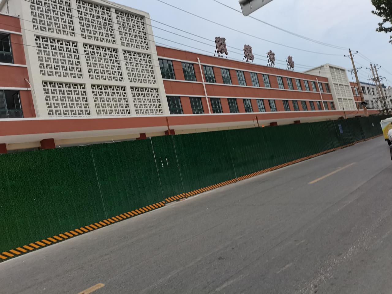 新顺德市场
在邢台天一街
原先的老顺德市场
商户搬迁后
一直围挡挡着
内部一直在
