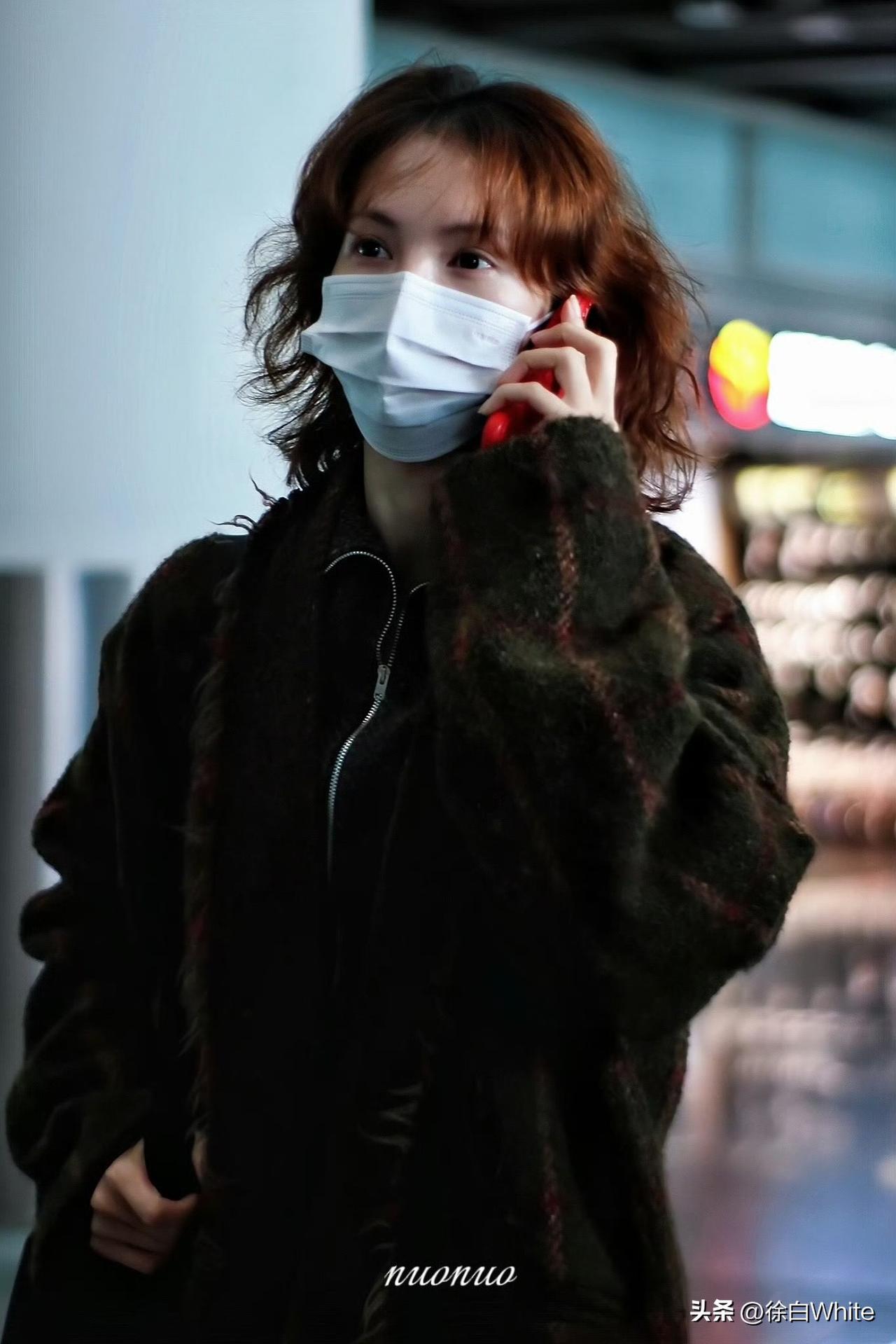 3月20日，金晨小卷发造型，感觉年龄感一下就上来了，人逢喜事精神爽，人逢坏事真的