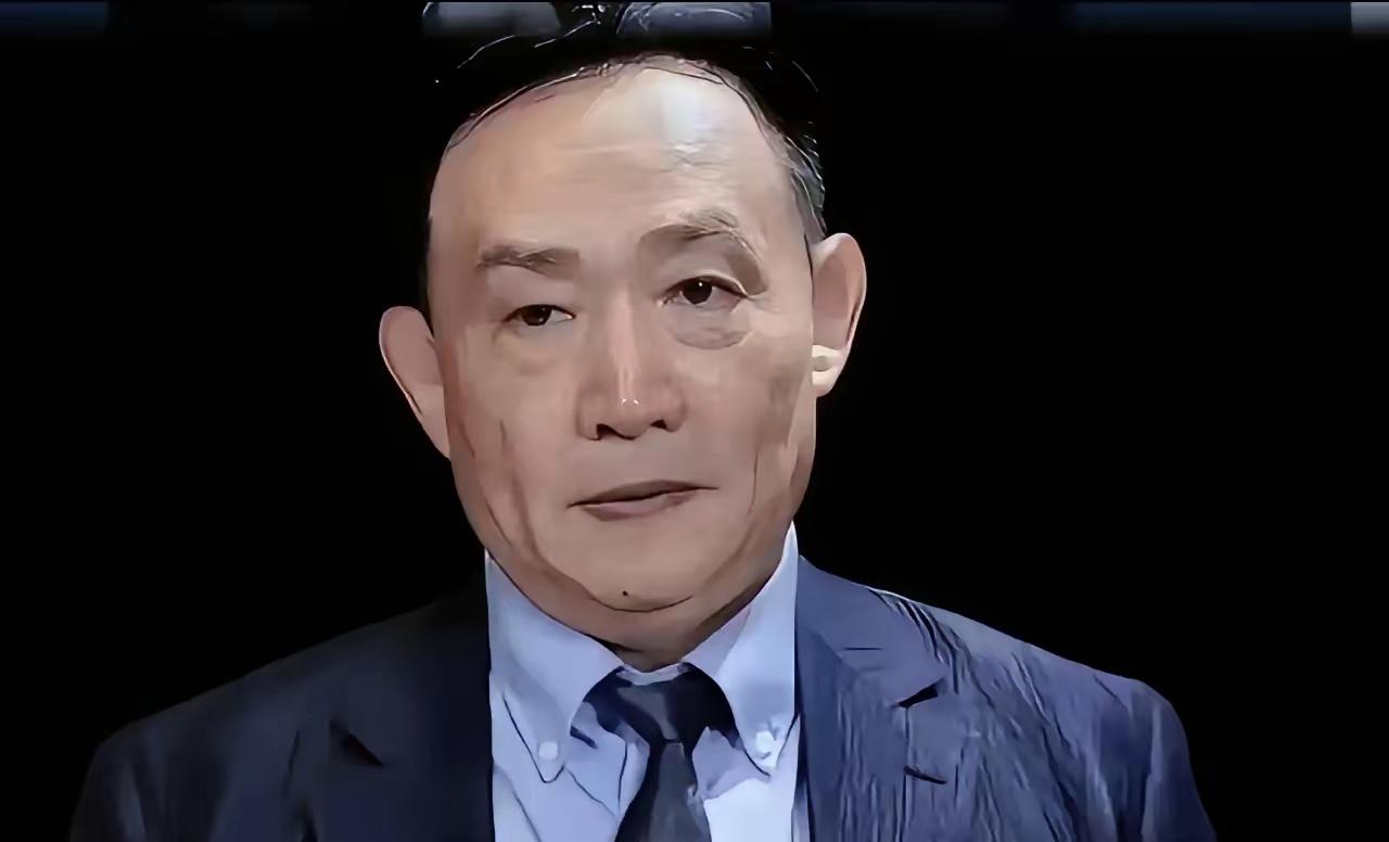老婆孩子全送去大洋彼岸吹海风，自己却留在国内的高位上指点江山。
这画面，细思极恐