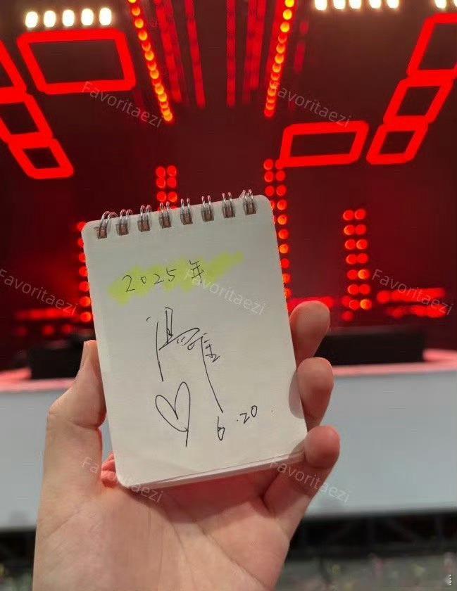 惊！网友偶遇汤唯看王力宏演唱会，女神在台下专注聆听的模样超迷人，这梦幻联动太让人
