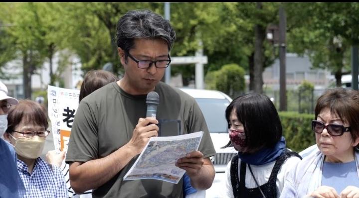 日本民众怒了，他们的内心惴惴不安，我们愚蠢的政府到底在干嘛？难道80多年前的教训