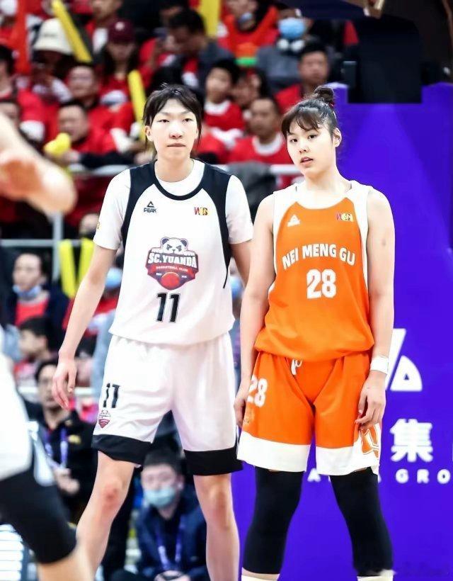 太意外了！12月28号一大早，中国篮球就爆出2条劲爆的消息！1、四川女篮以43分