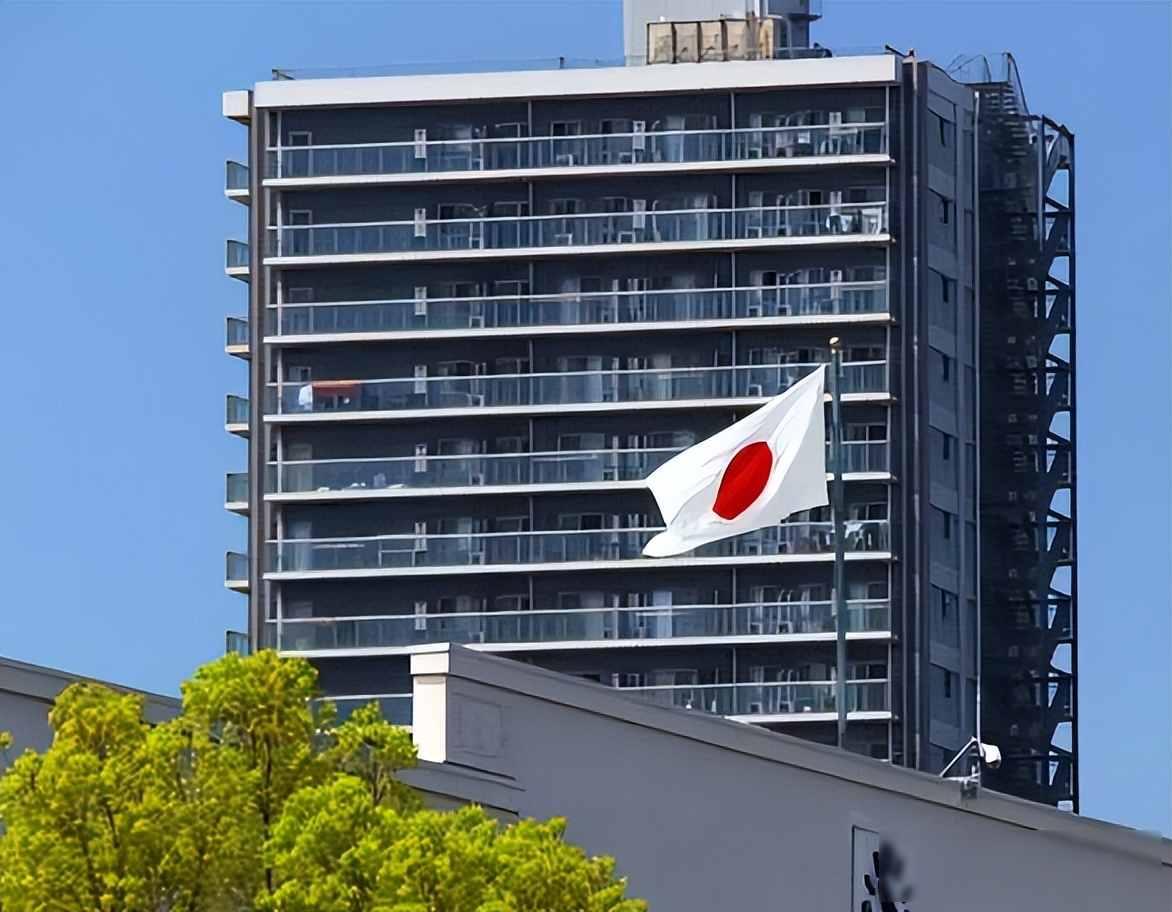 日本防卫费涨到GDP2%，高市早苗喊话中国是最大威胁，东京审判80周年这天中国官