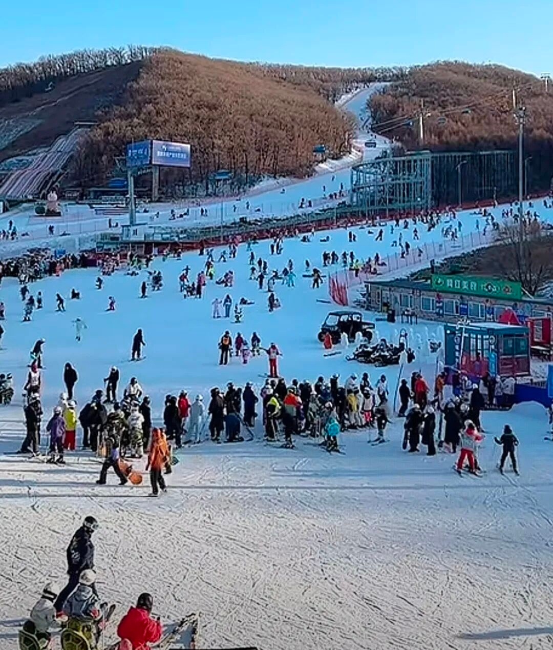 吉林省雪假为全国教育打了个样各大滑雪场爆满！这不是五天的雪假的问题，是培育了几十