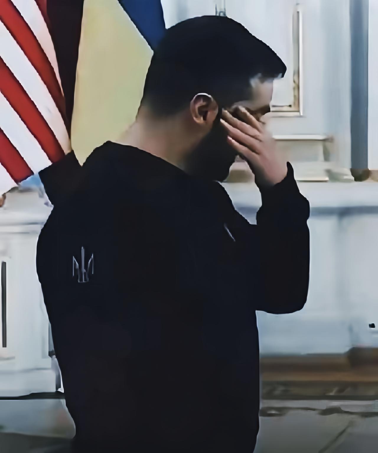 泽连斯基这次又伤心了！
可最苦的是普通人！
泽连斯基就俄袭击发表讲话，流露悲痛情