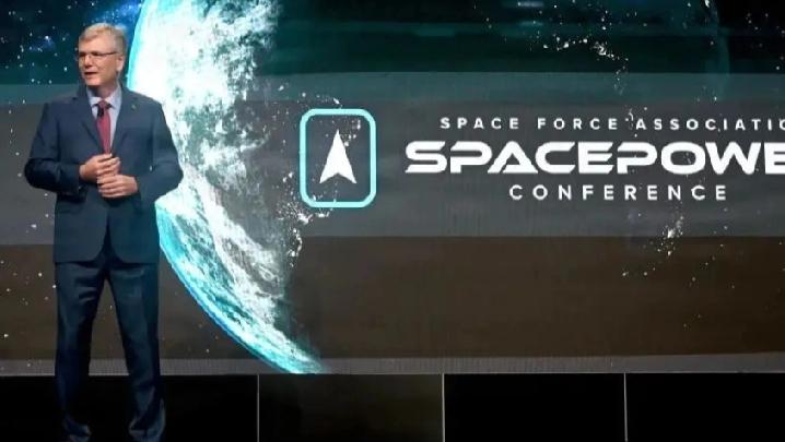 【美国空军部长亲口承认：中国武器创新绝非抄袭】
 
美国空军部长特洛伊·梅因克近