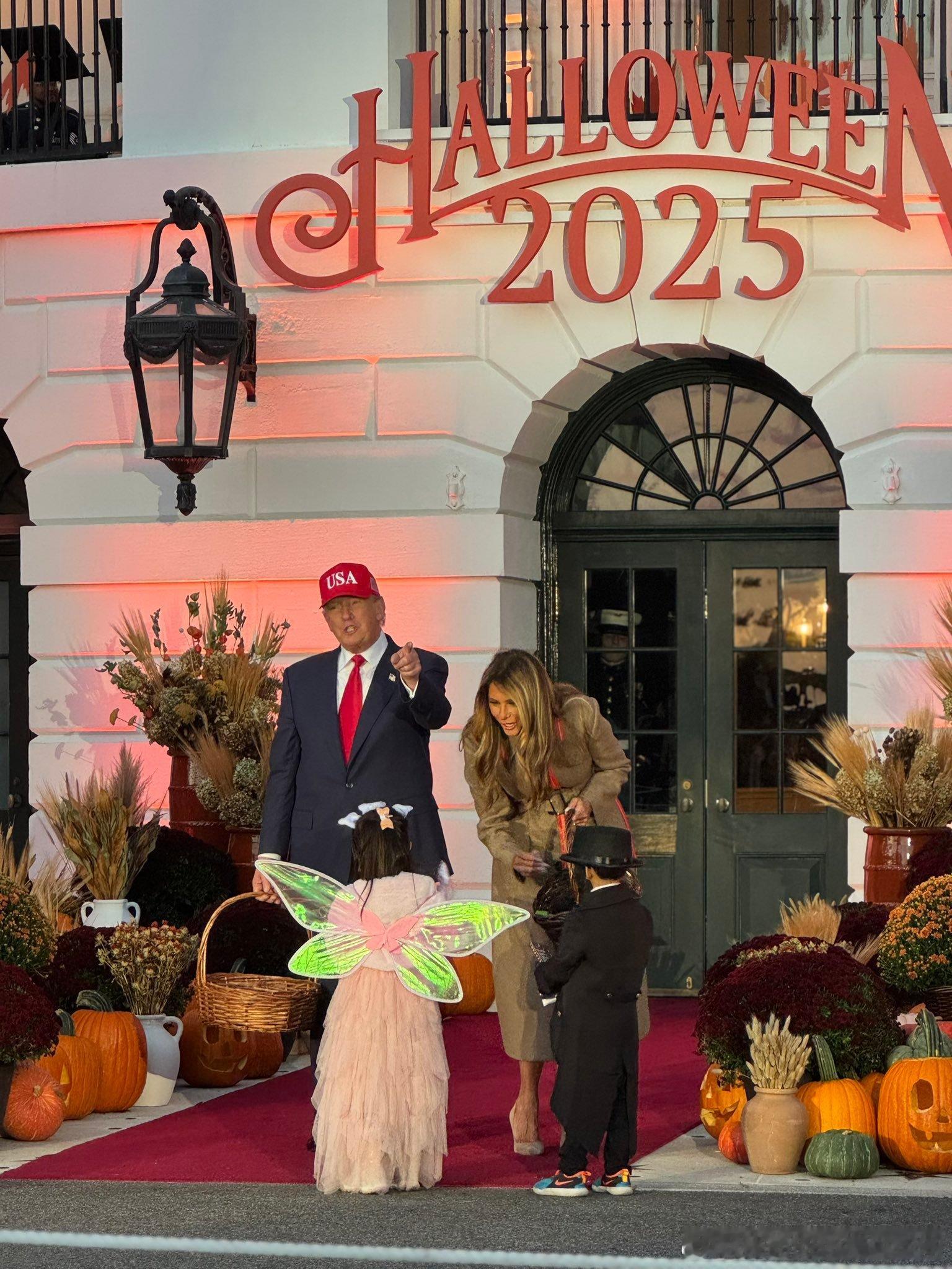 【黄金时代】万圣节，川普梅拉尼娅与带翅膀的小仙女在一起🧚‍♀️！美国和欧洲当代