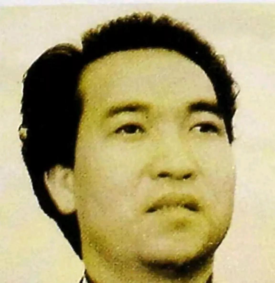 1991 年，广东男子赵泰来，放弃中国国籍，转头加入英国。在英国，他打扮成乞丐，