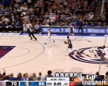 球鉴：欧文抢断小卡一条龙突破击地助攻队友上篮打进。
🏀问：这一球是不是走步了？