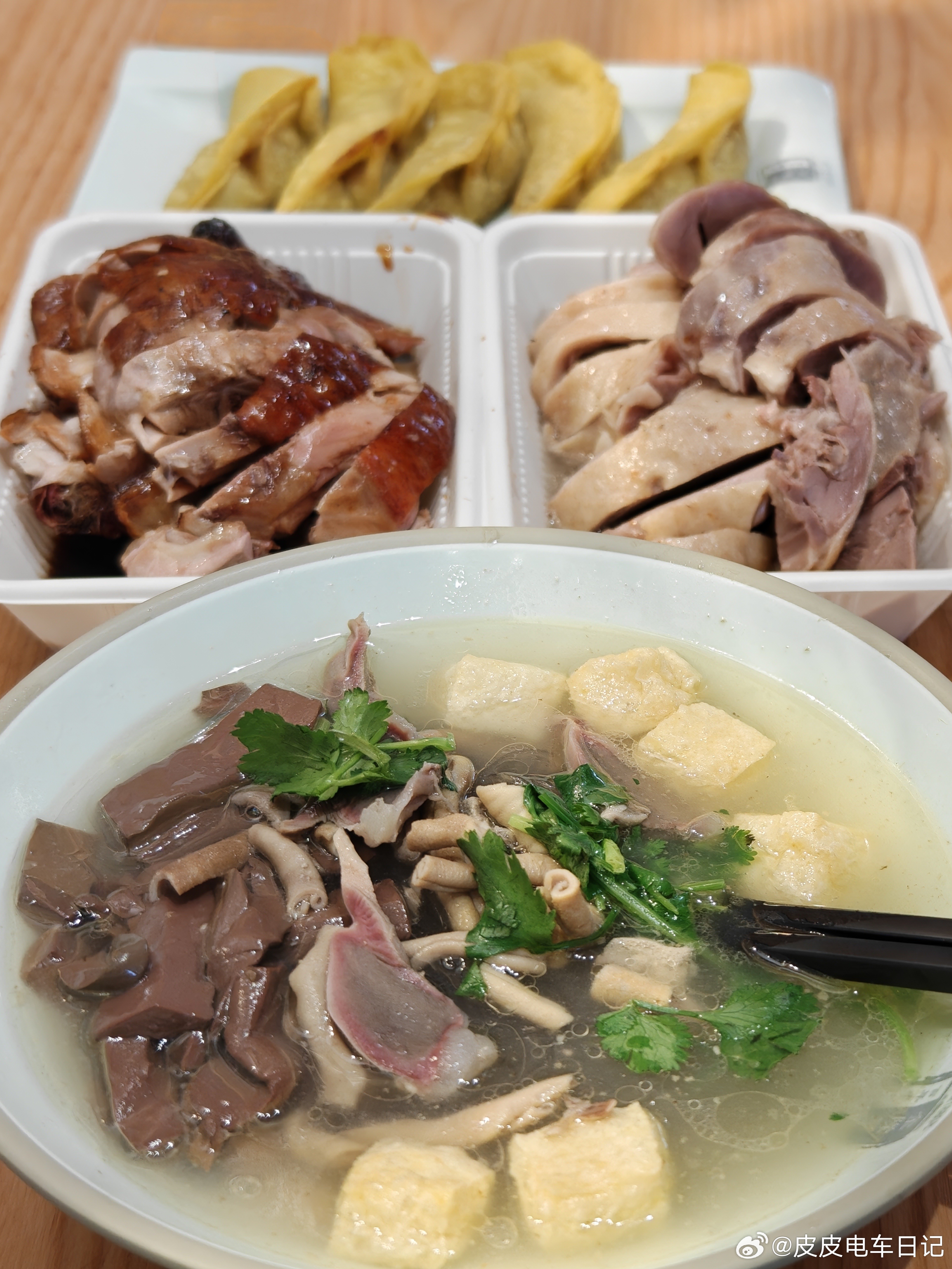 这一顿，将会很疯狂！PS：从上到下依次是，牛肉锅贴、南京烤鸭、南京盐水鸭、鸭血粉