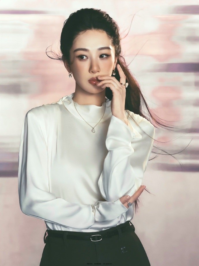 杨紫玉兰花开君再来 💜杨紫董竹君 余生满满都是你，亿万星辰犹不及(●'◡'●)
