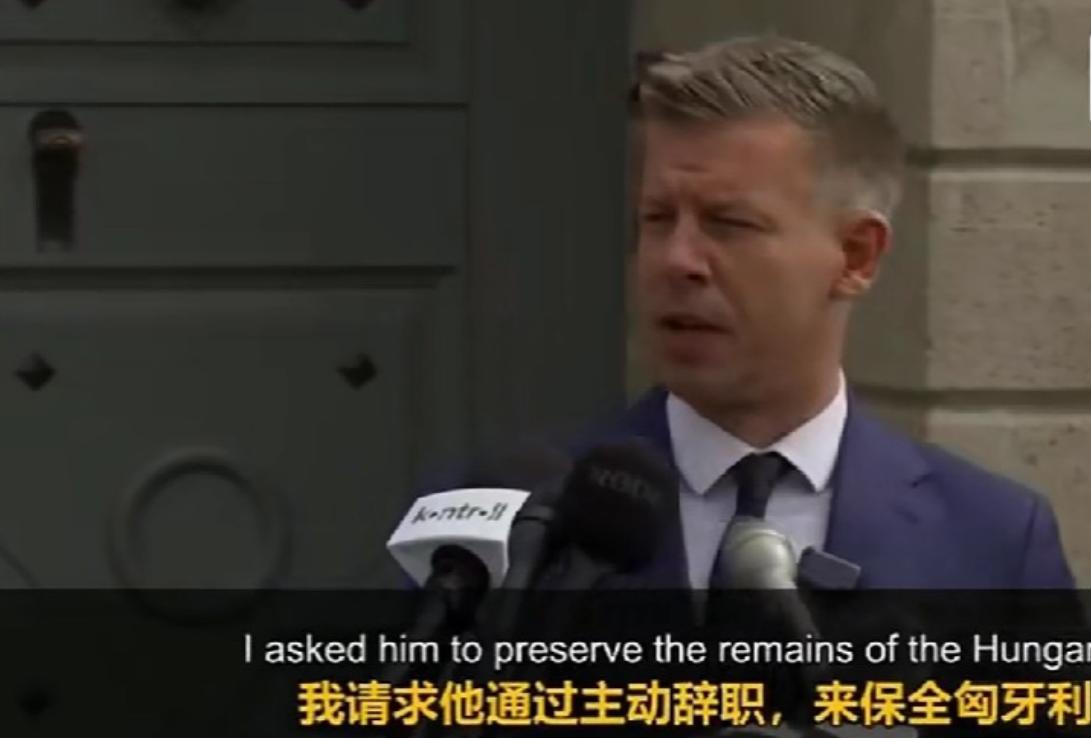 这就是西方选票选举的悲哀！一旦选上，全盘否定上一届政客的做法。

西方选票选举的