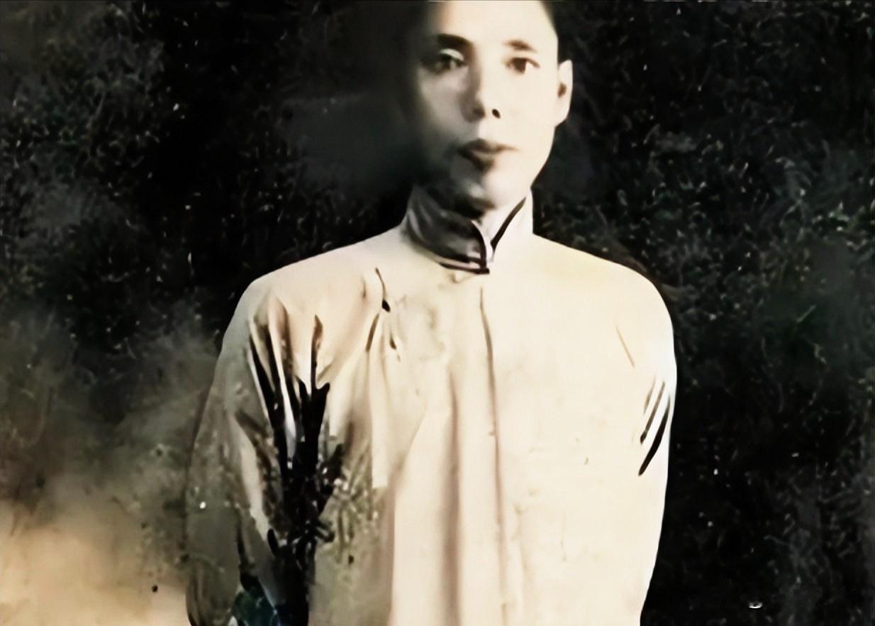 续范亭：晋西北抗日民主政权与军区的核心领导者。他出生于1893年11月27日出，