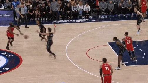 肥术师！镜头逐帧拆解，哈登利用传球肢解防守的精彩助攻回合1234发动“Chica