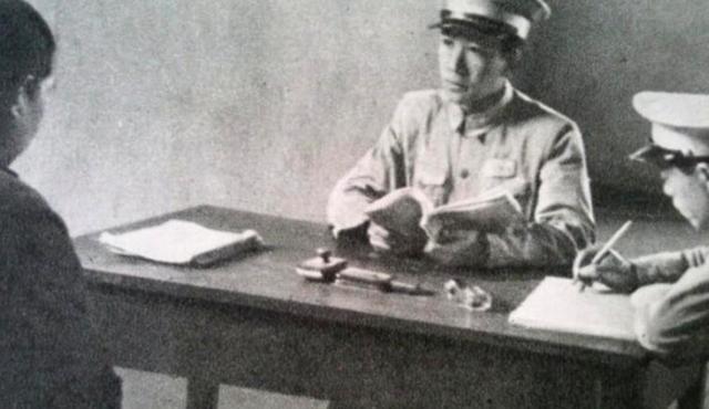 1950年4月12日，一位形迹可疑的男子悄然现身湖南省公安厅，用平静的语调说出令