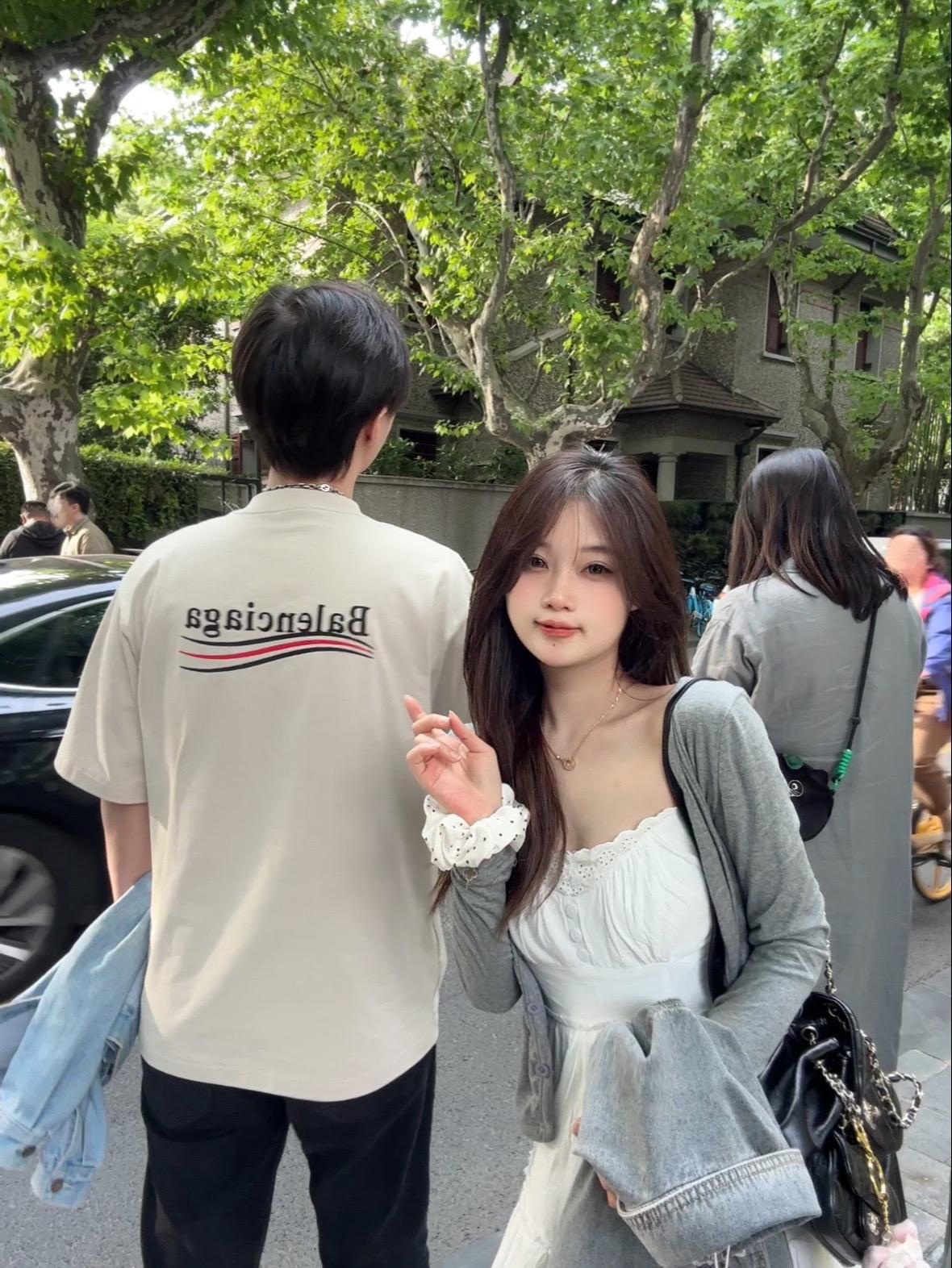 发现了我们彼此很舒适的生活方式，一起去很多地方散步，说说搞笑的事，两个...