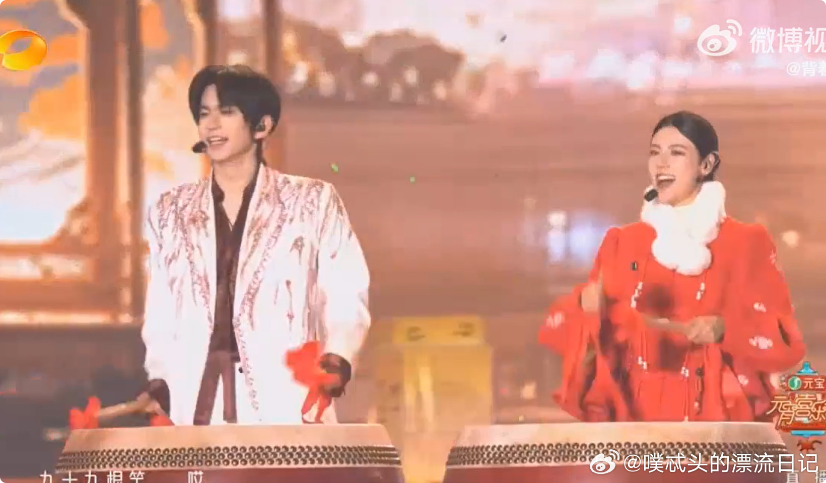 张峻豪元宵晚会开场秀张峻豪元宵晚会舞台湖南卫视元宵喜乐会开场就是王炸！张峻豪打鼓