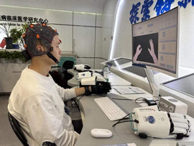 全球首个！中国发布AI脑机接口标准，太解气了