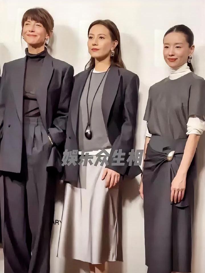 这下好了
不仅是天津，全国人民都知道了！
45岁的高圆圆、
45岁的董洁，
还有