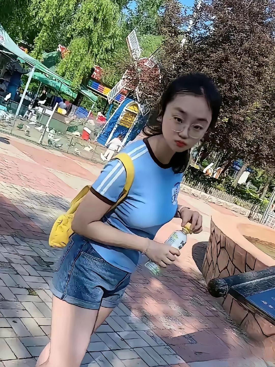 谁能看得出来这个女孩才十四岁，现在的小朋友成熟得也太快了吧？