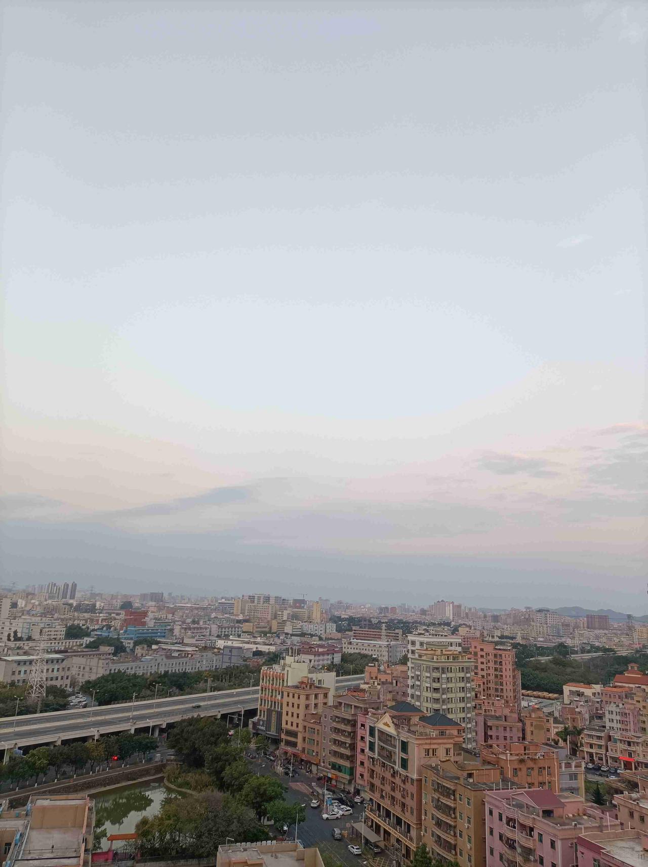 我的今日状态：😁轻松愉快
我这里的天气：🌤️多云:深圳今日多云转阴，气温11