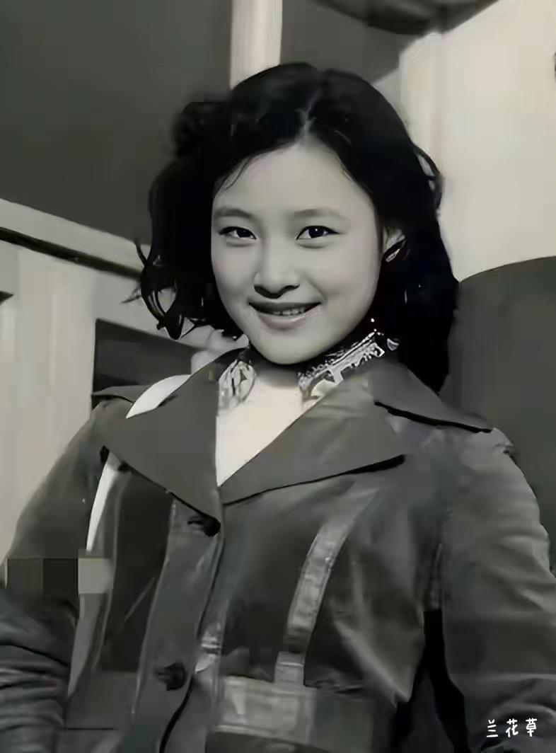 还是喜欢青年时代的陈冲，美丽，有灵气，纯粹的女演员。