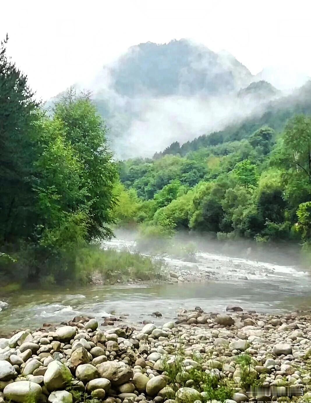 八月始于雨，敬意长存心

八月的第一场雨，落在周至，也落在八一。
黑河之约，暂付