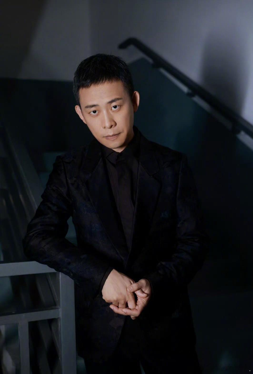 张译通过资格评审，获评国家一级演员！✨原来张译是艺名，原名是张毅[思考]，获得国