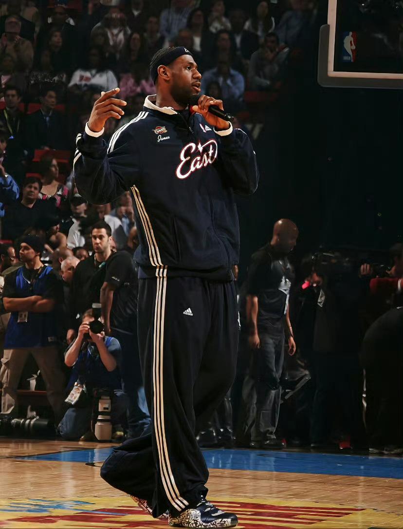 骑士詹姆斯克利夫兰骑士新赛季篮不住 早上好家人们🎙️ 