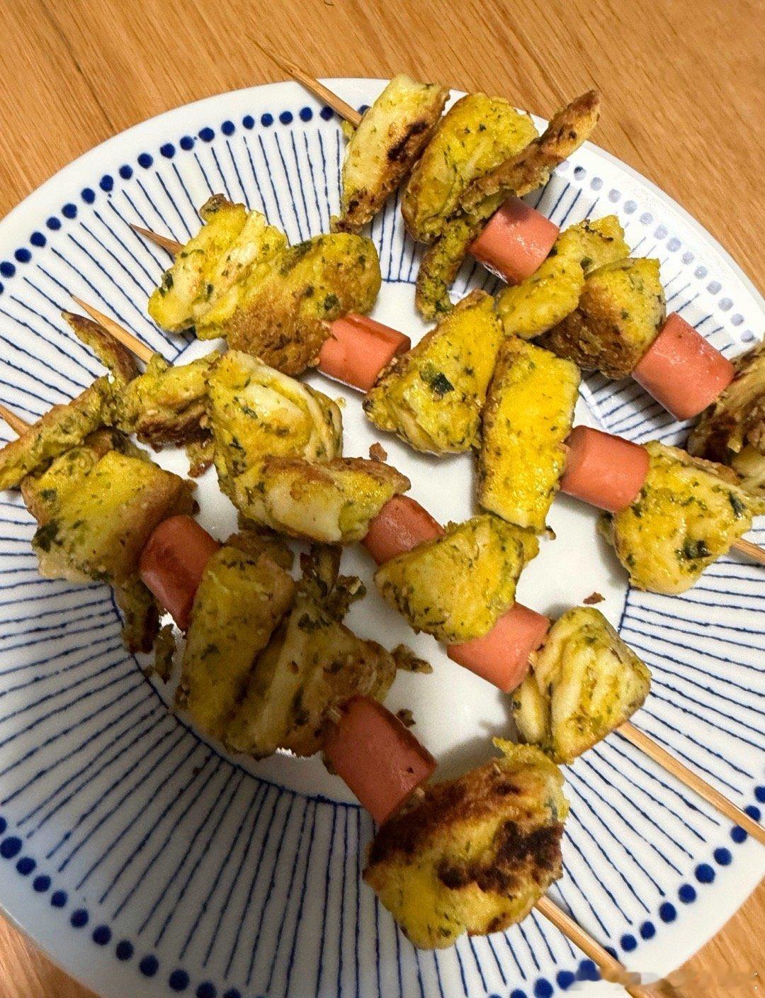 我妈给安康做的早饭，花卷香肠🍢为了让娃爱吃饭我们全家都很努力