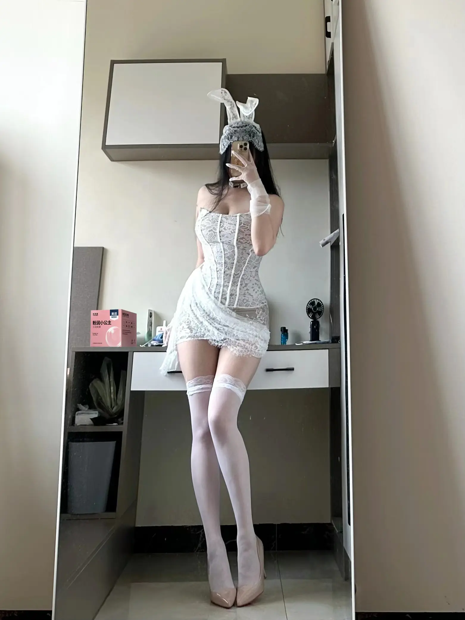 听说这是男生都喜欢的动作 谁还不是小腰精 那些被t恤封印的身材 sexygirl