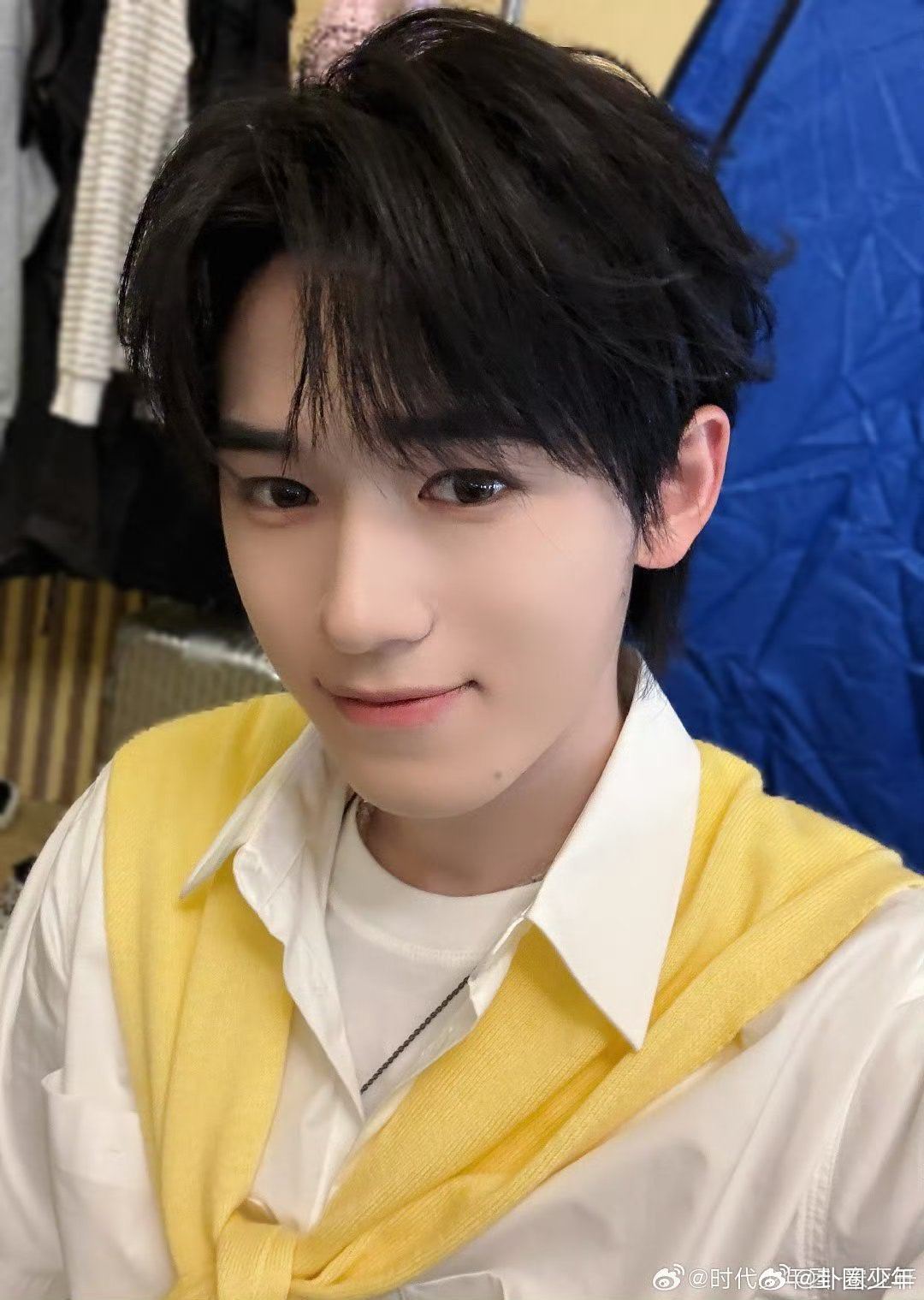 宋亚轩随机掉落两张自拍照宋亚轩猝不及防的自拍福利，帅气值拉满 