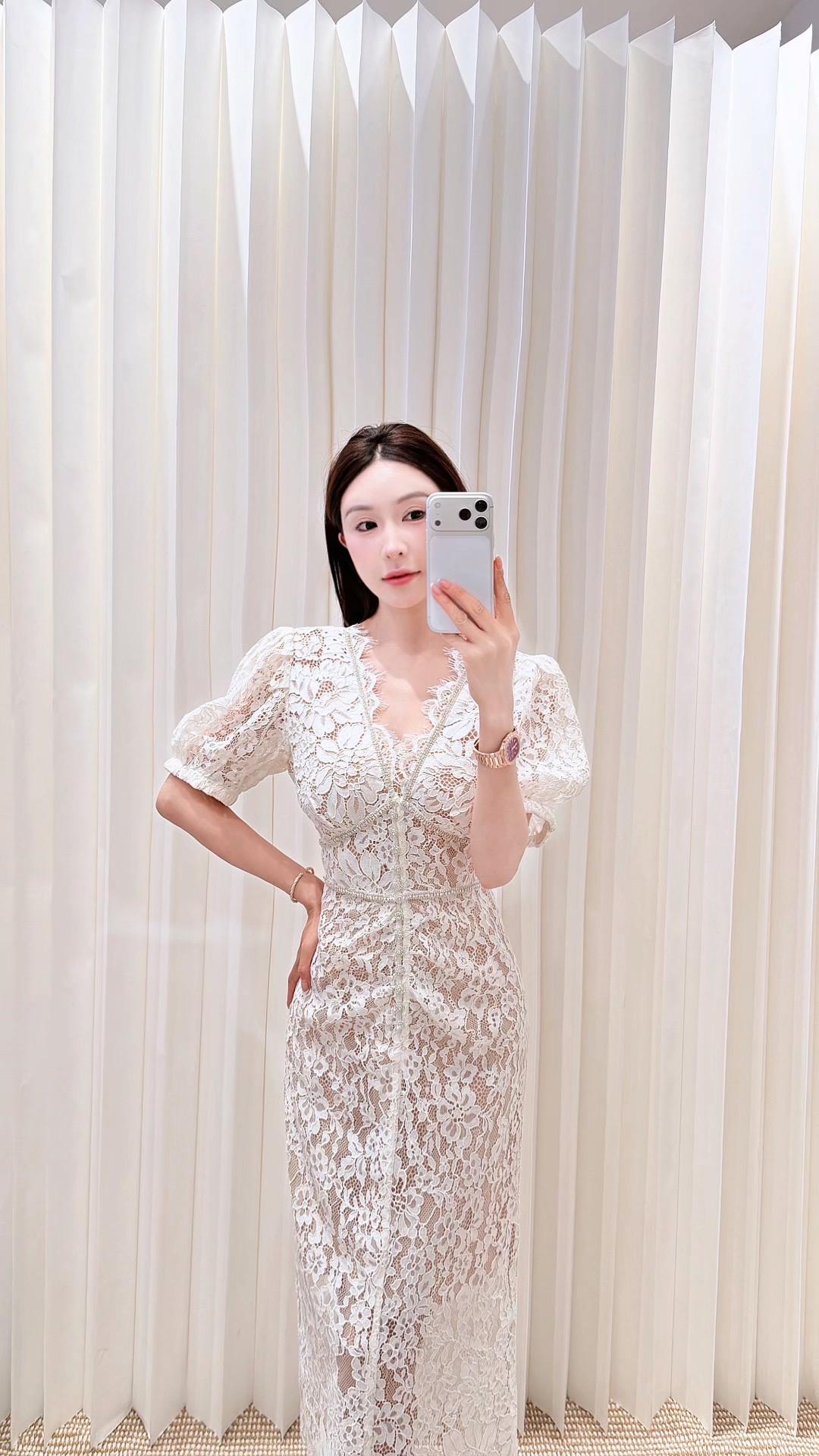 蕾丝裙来喽。