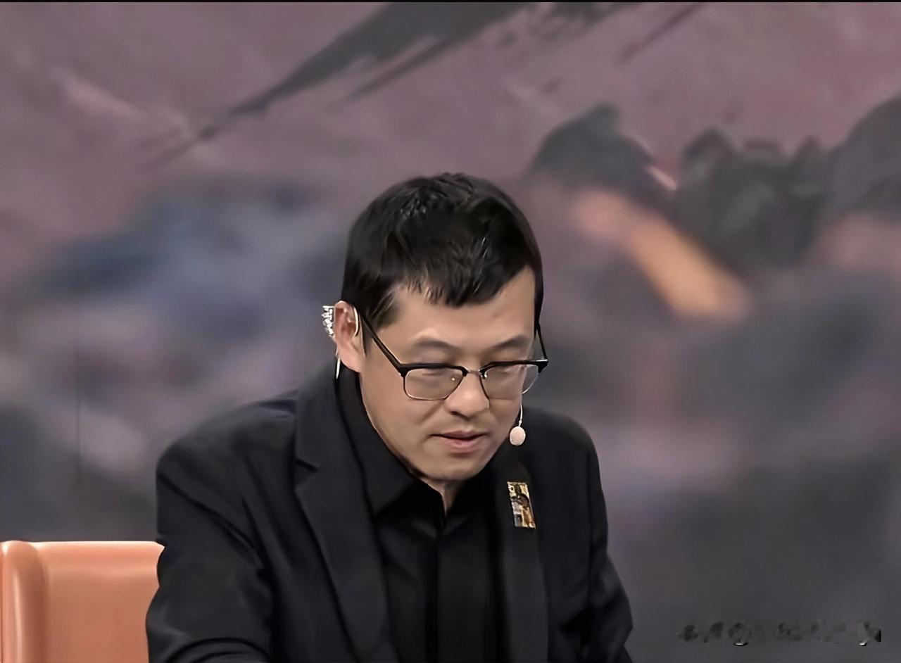 杨毅对哈登今天的表现评价很高！

杨毅老师表示：今天的天王山之战是哈登职业生涯里
