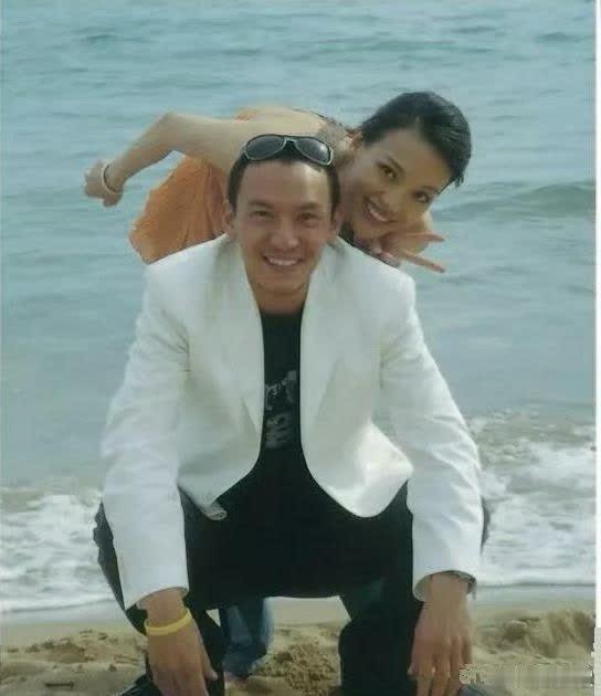 早年张震和舒淇在海边合影 ​​​