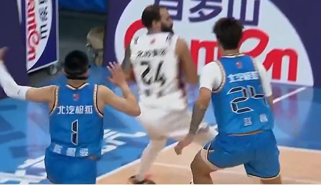 京城德比大曝冷，北京北汽主场不敌北京控股
今晚CBA三场比赛，其焦点之战莫过于京