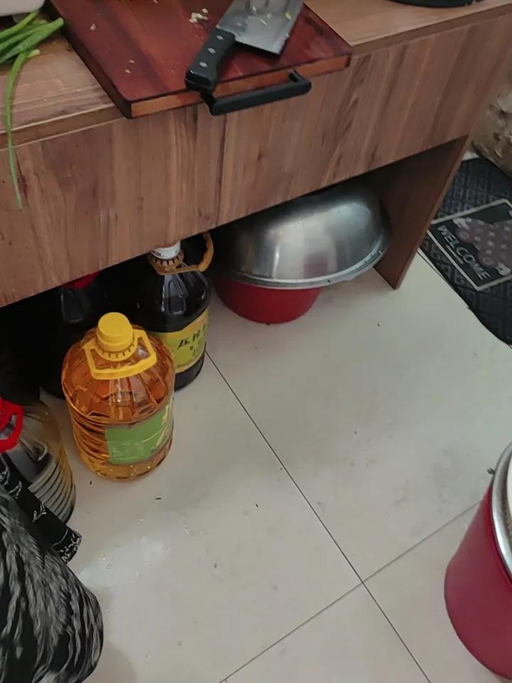 你认为自己榨的菜籽油吃起来安全吗自已搾的菜籽油可以吃，我们都从小吃到中年了，味纯