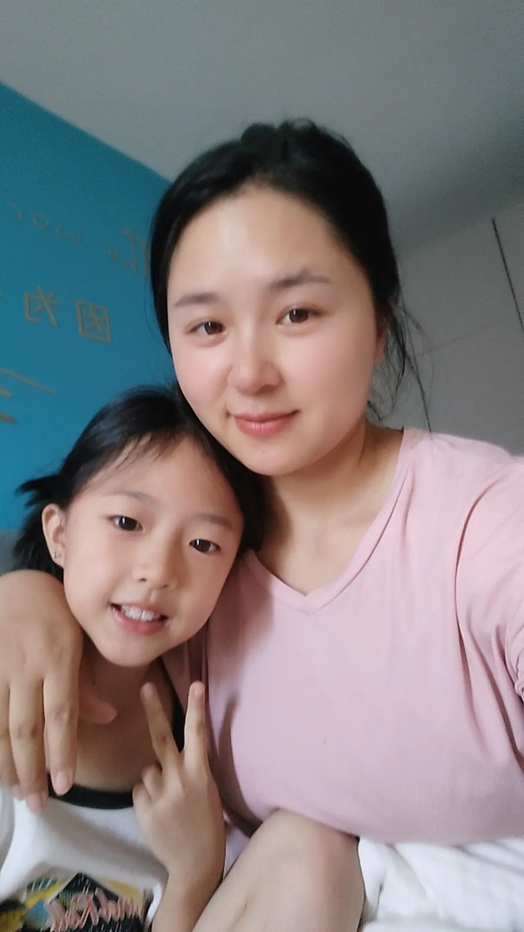 这是我的好朋友，生活搭子，我们互相嫌弃，又彼此离不开彼此，她是帮我照顾...