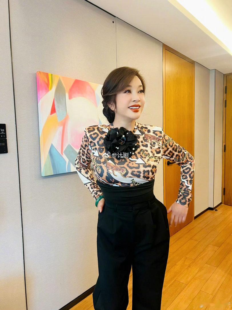 演过武则天的人格局就是不一样 向阳而生四个字从刘晓庆嘴里说出来分量不一样，她这辈