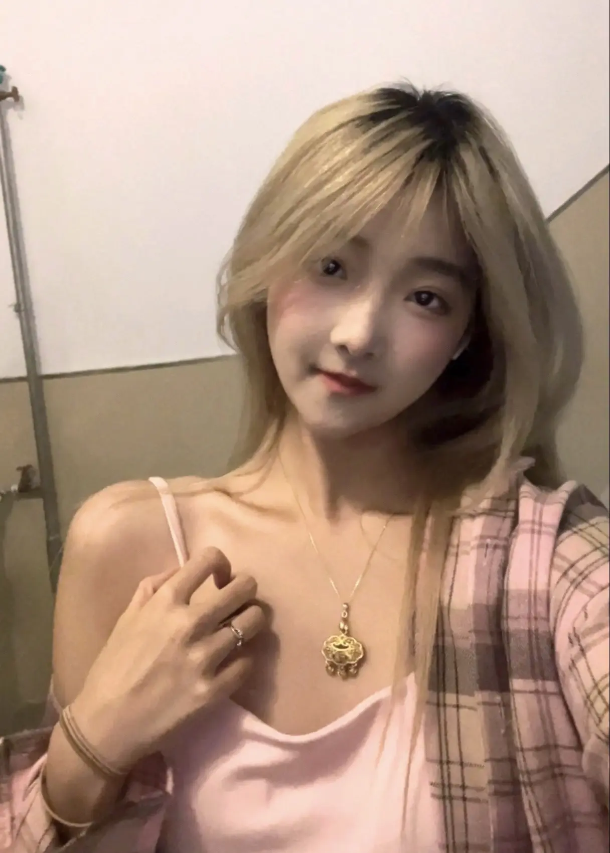 我好好化妆就是两个字 权威 fyp