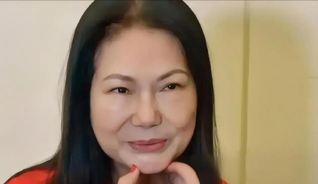 s妈黄春梅有2次非常明智的“不同意”，
可惜她都没有坚持，才导致了如今“肝肠寸断