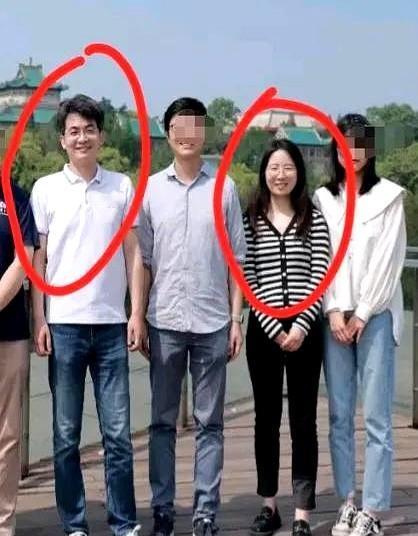 相差12岁的大学教授师徒，从实验室黄金搭档变成了双双被查的对象。

最近，武汉大