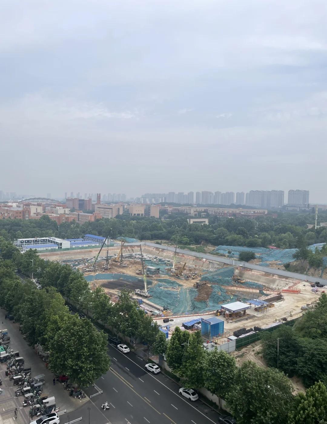 6.3今天热得不想说话，下午应该会下雨吧！
一大清早就热醒了！豫想不到的河南